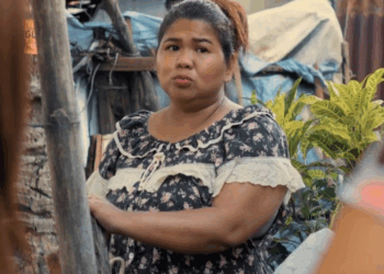 [MGA EPISOD] 015P0910 AA015 babaeng galing abroad, nagyabang sa mga kapitbahay